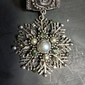 Large huge silvertone snowflake green crystal faux pearl pendant marked gb